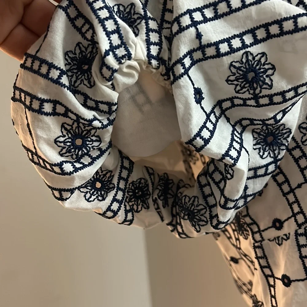 Zara Embroidered Cropped Top with Puff Sleeves size Small